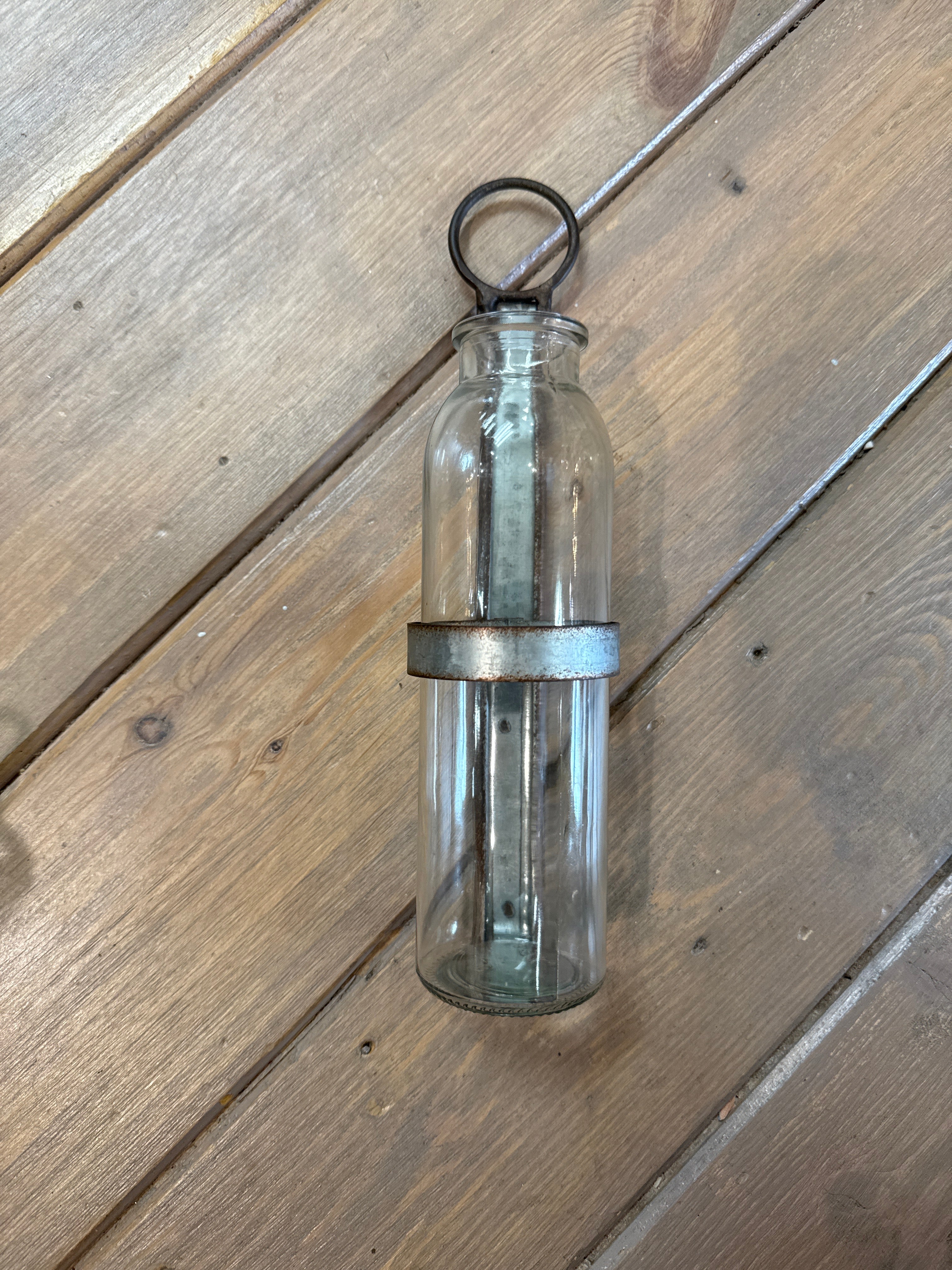 Metal Vase Holder