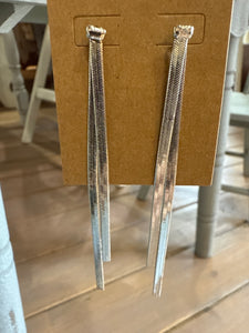EP32041-002-Flat Silver Chain Dangle Earrings