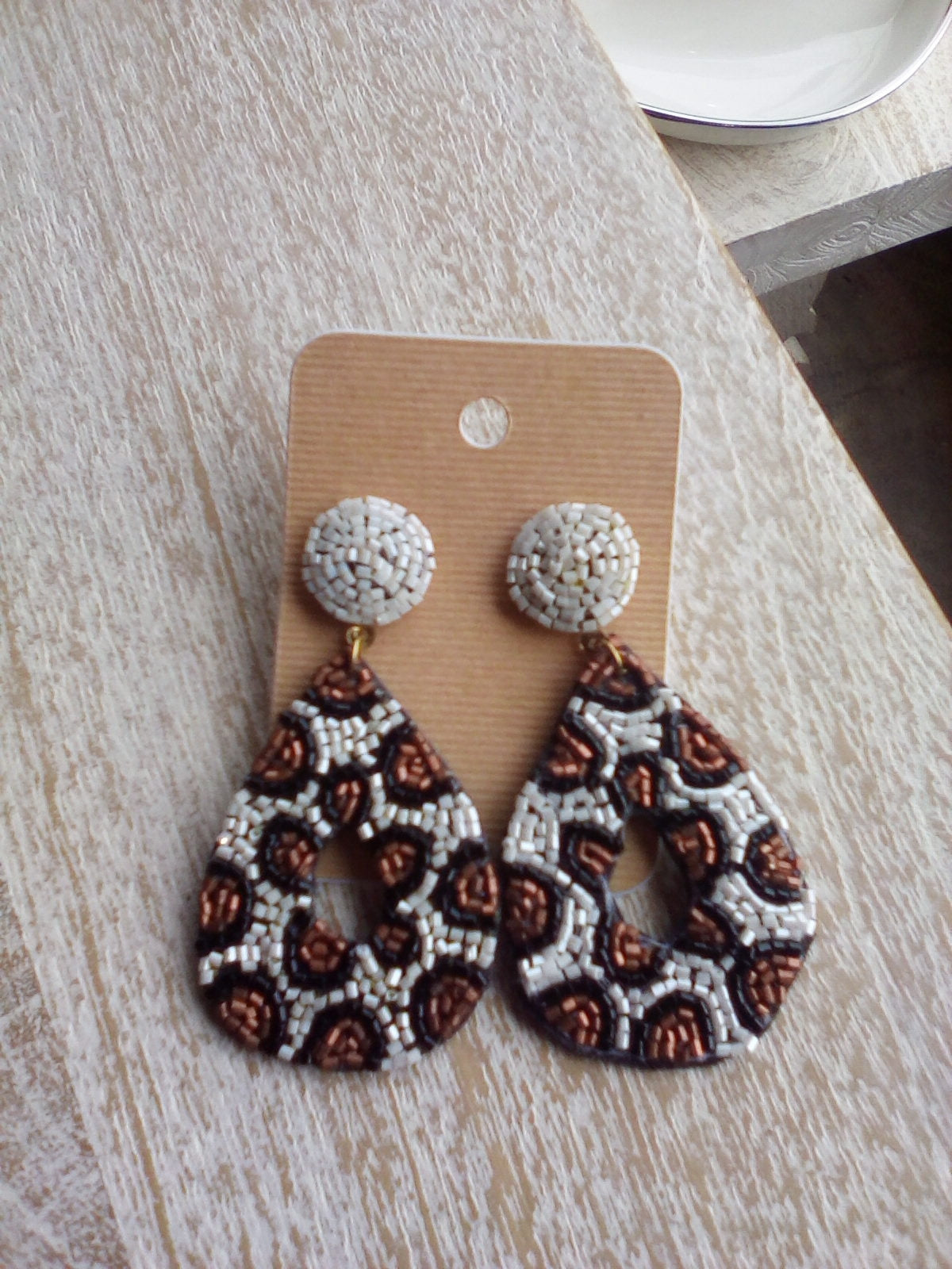 beaded teardrop ep25544