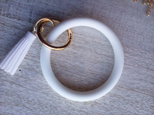 white o key ring with tassel aa59641