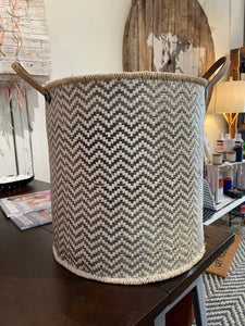 Round palm leaf basket