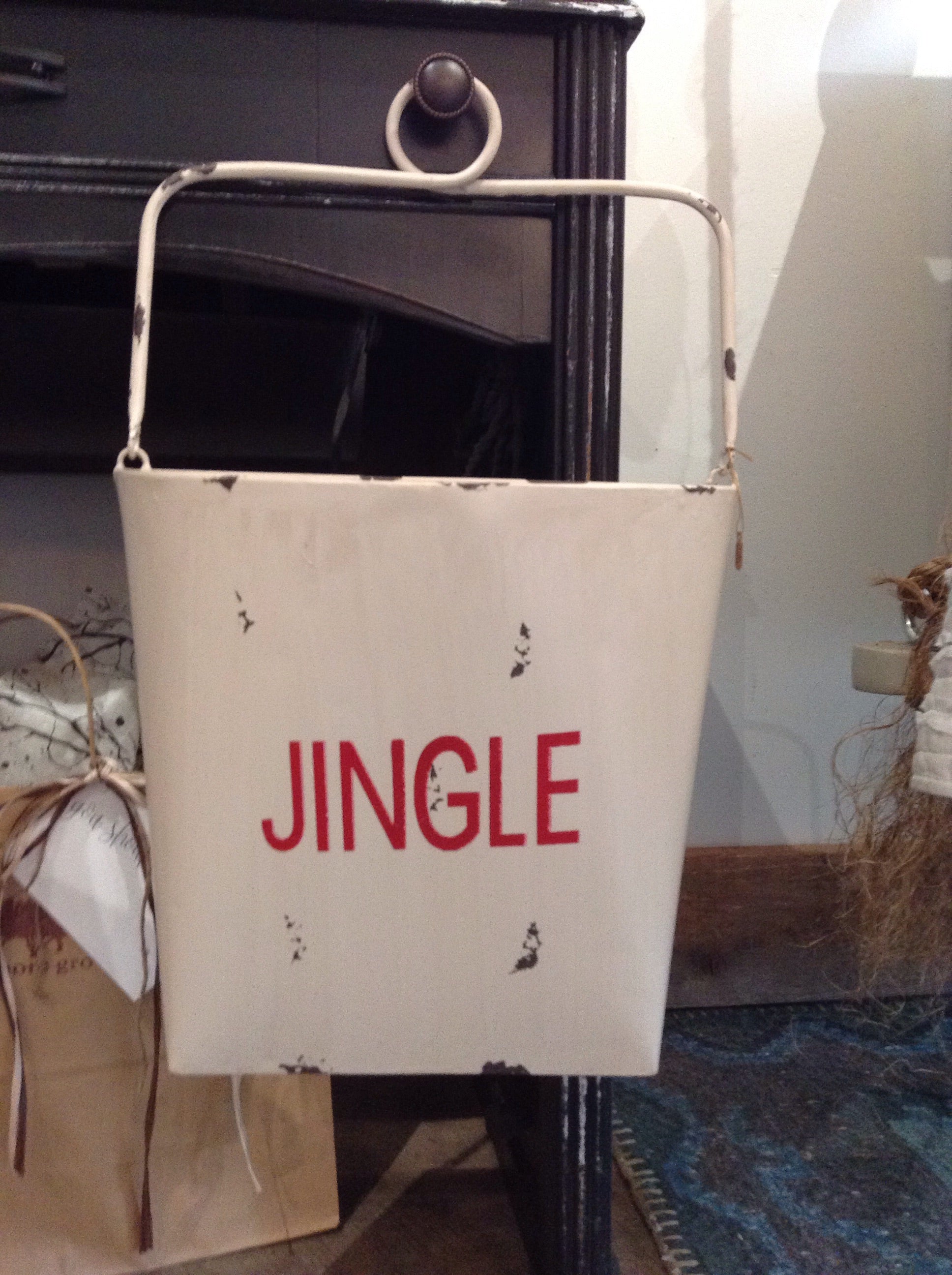 Jingle wall bucket