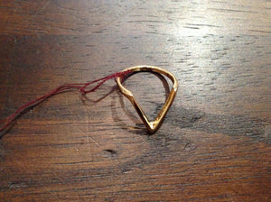 V shaped ring