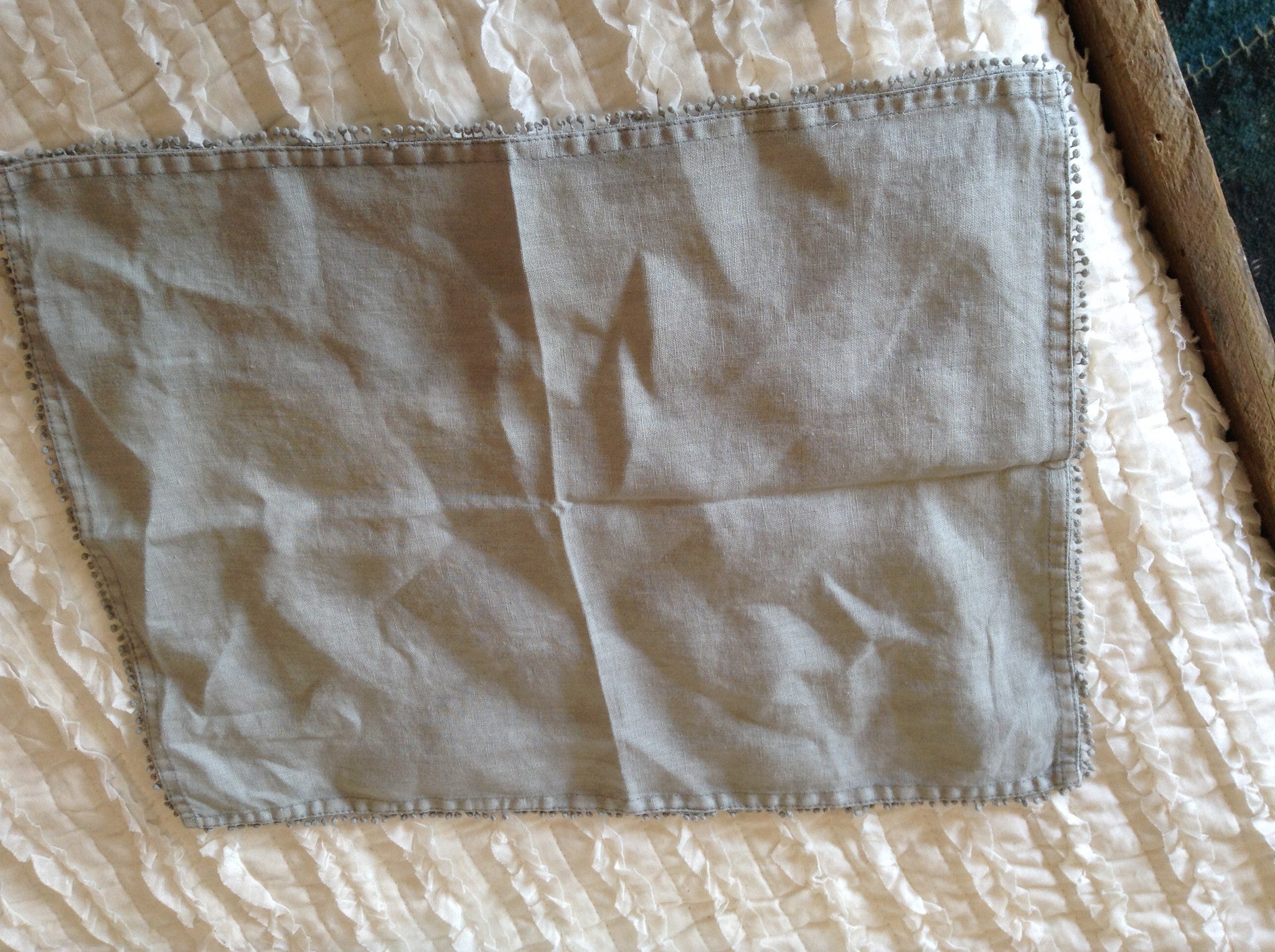 Pompon design placemat